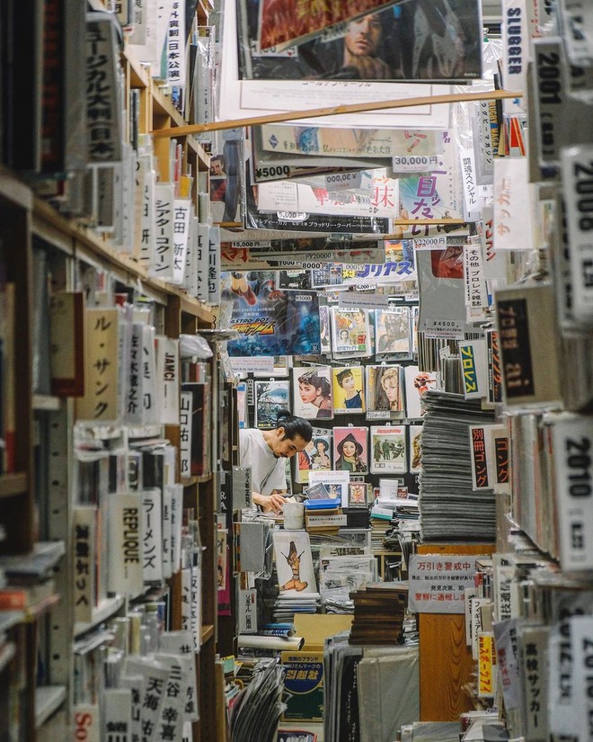 &#205;t ai biết giữa l&#242;ng Tokyo hoa lệ vẫn c&#243; một thư viện kiểu &quot;một ngh&#236;n ch&#237;n trăm hồi đ&#243;&quot; đẹp như phim điện ảnh - Ảnh 1.