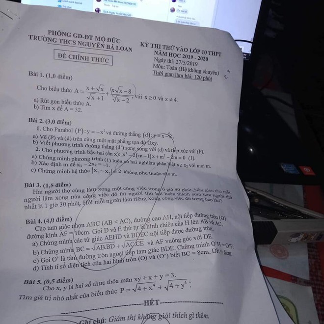 Học sinh phản ánh đề thi Toán vào lớp 10 Quảng Ngãi có 2 câu 5 điểm giống hệt đề thi thử một trường trước đó - Ảnh 1.