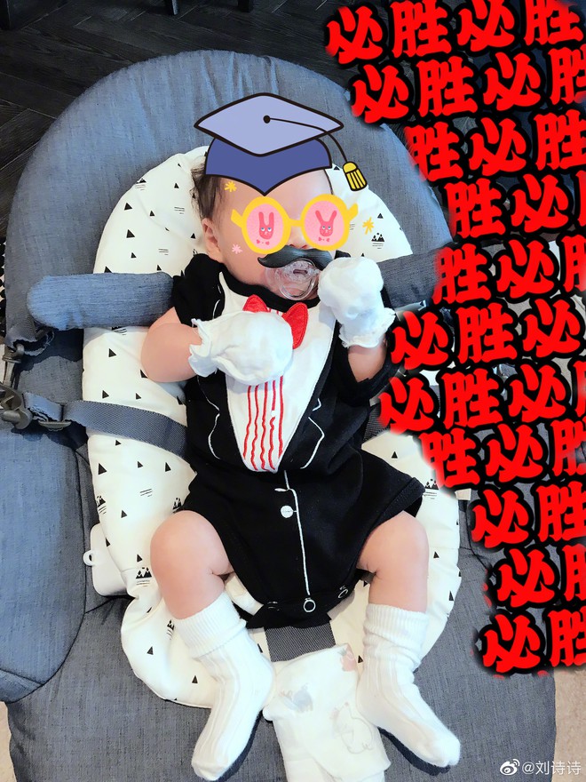 Qu&yacute; tử nh&agrave; Lưu Thi Thi - Ng&ocirc; Kỳ Long ch&iacute;nh thức lộ diện: Mới sinh 1 th&aacute;ng m&agrave; đ&atilde; g&acirc;y sốt v&igrave; bụ bẫm, trắng hồng - Ảnh 1.