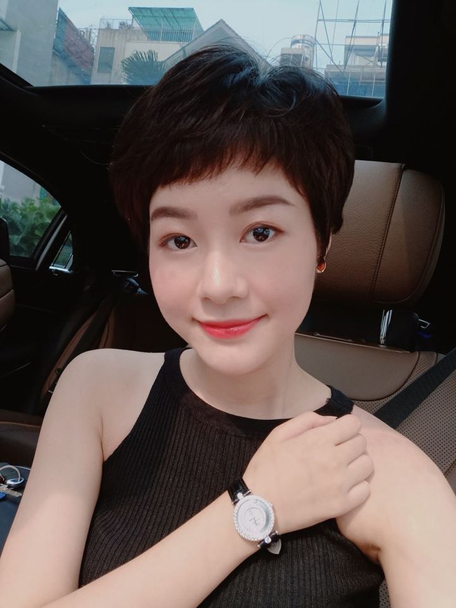 "Chị vợ pate" trong "Về nhà đi con" chứng minh: Có một kiểu con gái tóc càng ngắn thì... mới càng xinh! - Ảnh 3. "Chị vợ pate" trong "Về nhà đi con" chứng minh: Có một kiểu con gái tóc càng ngắn thì... mới càng xinh! - Ảnh 3.