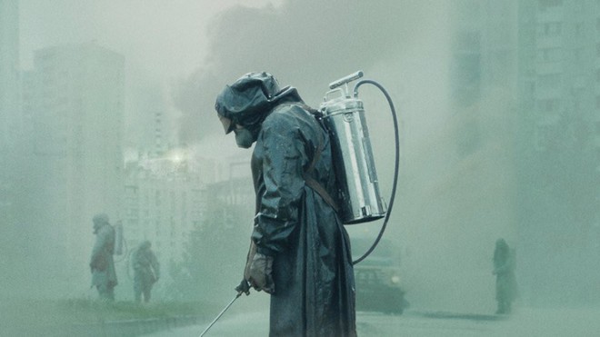 Nhờ series cực ăn khách của HBO,  khách du lịch xếp hàng nườm nượp đến thăm thành phố ma Chernobyl  - Ảnh 3.