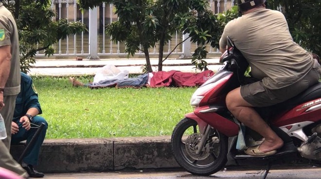 TP.HCM: Người đ&agrave;n &ocirc;ng nhảy xuống k&ecirc;nh Nhi&ecirc;u Lộc tự tử sau khi kh&aacute;m bệnh - Ảnh 2.