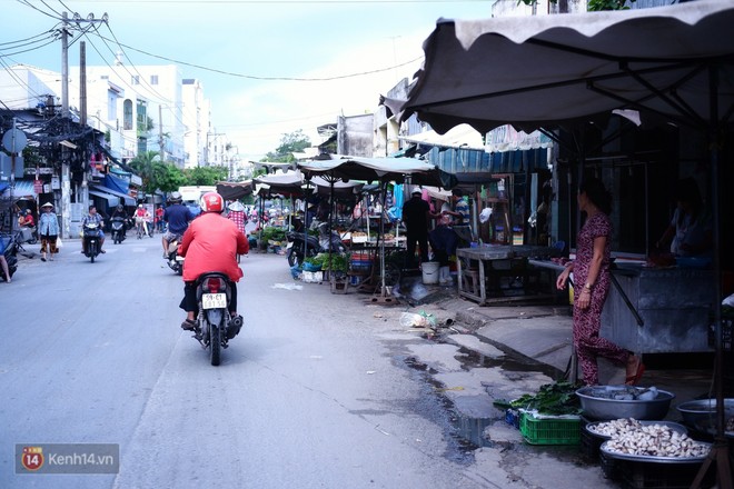 Cụ bà 73 tuổi chạy xe ôm công nghệ để nuôi cháu ở Sài Gòn: Nhiều khi buồn tủi lắm, dính mưa là về bệnh nằm luôn... - Ảnh 9.