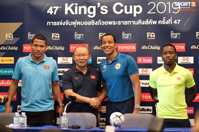HLV Curacao bối rối: Tôi thật sự không biết gì về tuyển Việt Nam trước Kings Cup - Ảnh 2.