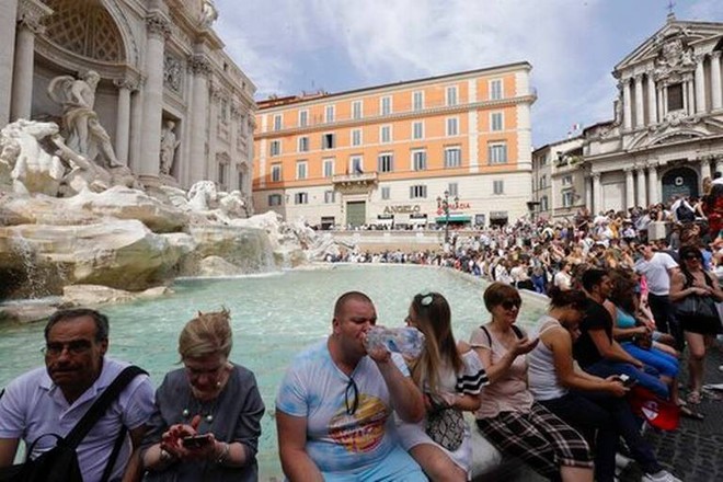 Rome chính thức gia nhập những thành phố “phát cáu” vì du lịch, không cẩn thận là khách tham quan bị cấm vĩnh viễn như chơi - Ảnh 4.