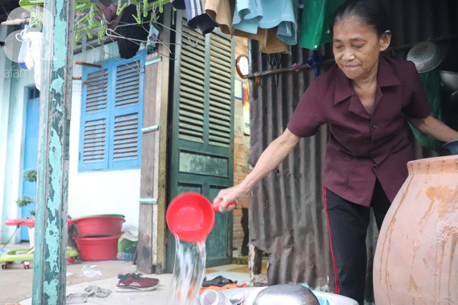 Nụ cười hiền hậu của bà Tuất: 70 tuổi bà vẫn khỏe re, giày dép còn có số huống gì con người, quen rồi cháu ơi - Ảnh 11.