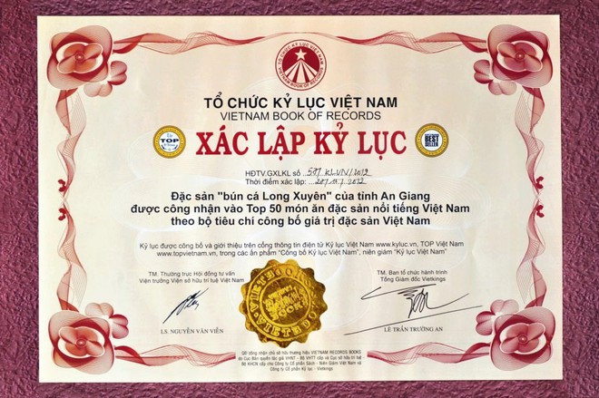 Quán bún cá “kỷ lục” 30 năm tuổi ở An Giang: Quán nho nhỏ nhưng điều gì hấp dẫn thực khách đến thế? - Ảnh 2.