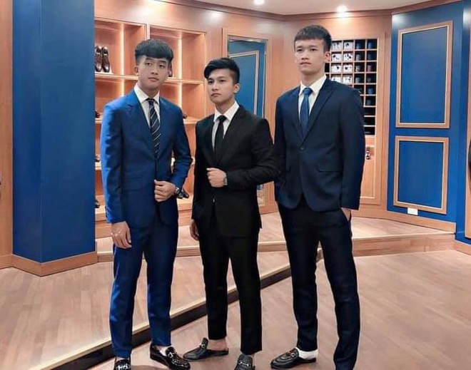 Dàn sao trẻ U23 Việt Nam diện suit lịch lãm khiến chị em đứng tim - Ảnh 3.