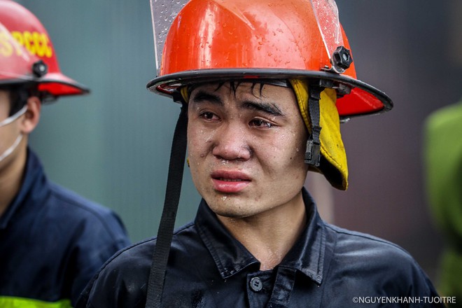 Anh lính cứu hỏa ở Hà Nội bị nhầm lẫn trong vụ cháy rừng Hà Tĩnh, tác giả bức ảnh lên tiếng - Ảnh 2.