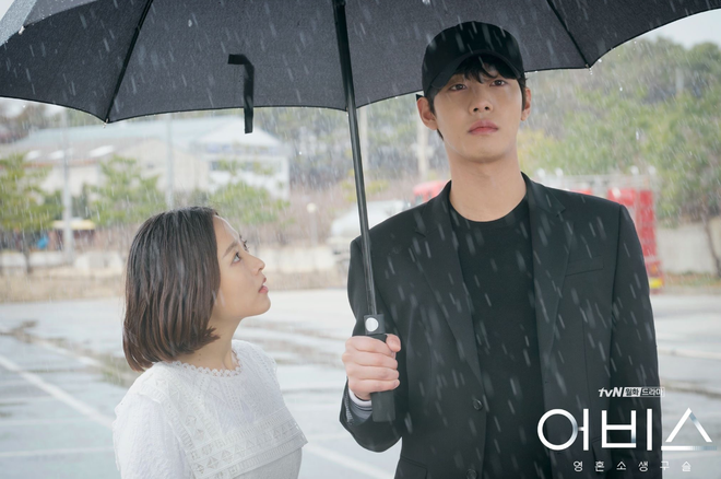 9 đôi đũa lệch đáng yêu khó cưỡng của phim Hàn: Nam Joo Hyuk đóng với ai cũng thấy cưng - Ảnh 24.