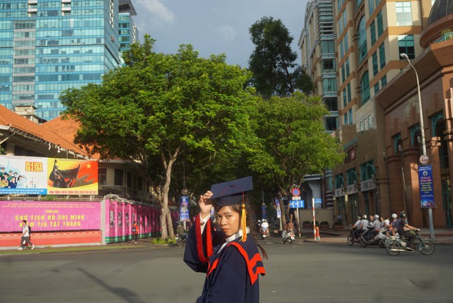 Nữ sinh người Thái tốt nghiệp thủ khoa trường Nhân văn với điểm 3.92/4: Điều mình shock nhất ở Việt Nam là quá nhiều xe máy và tiếng còi inh ỏi - Ảnh 4.