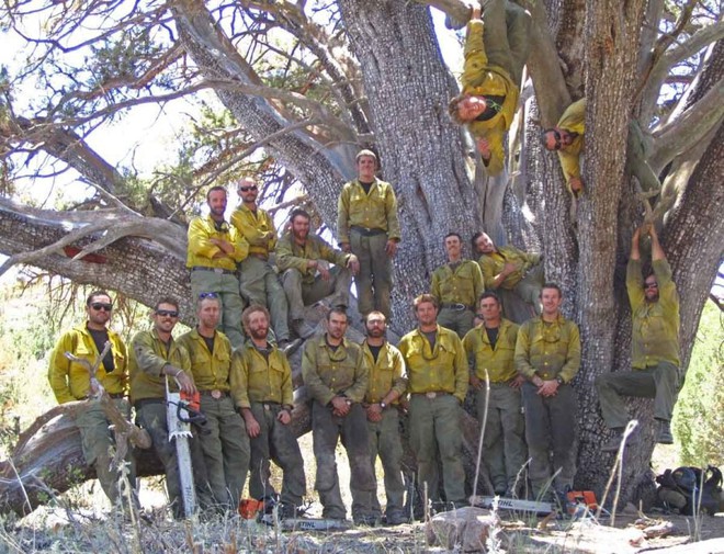 Bức ảnh 19 lính cứu hỏa cùng chung một số phận và câu chuyện thảm kịch trong vụ cháy rừng kinh hoàng nhất lịch sử nước Mỹ - Ảnh 1.