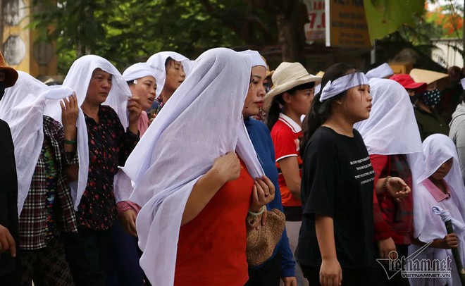 Chìm tàu cá ở Bạch Long Vĩ, trắng khăn tang đường làng ở Nghệ An - Ảnh 6.