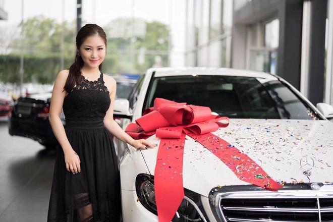 Khối t&agrave;i sản cực khủng của  loạt sao 9x: Mới đ&ocirc;i mươi m&agrave; ai cũng đ&atilde; nh&agrave; lầu, xế sang v&agrave; v&ocirc; số h&agrave;ng hiệu bạc tỷ - Ảnh 25.