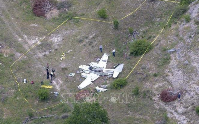 Rơi máy bay tại Texas, 10 người thiệt mạng  - Ảnh 1.