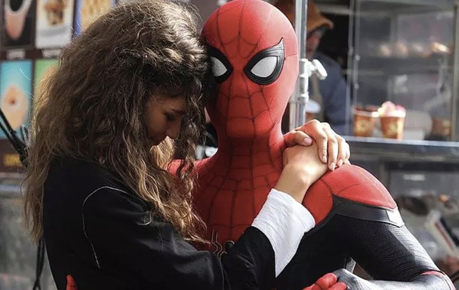 Review tại chỗ FAR FROM HOME: Đầy ắp dư âm của Tony Stark, Nhện nhí lợi hại hơn xưa! - Ảnh 4.