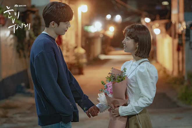 9 đôi đũa lệch đáng yêu khó cưỡng của phim Hàn: Nam Joo Hyuk đóng với ai cũng thấy cưng - Ảnh 29.
