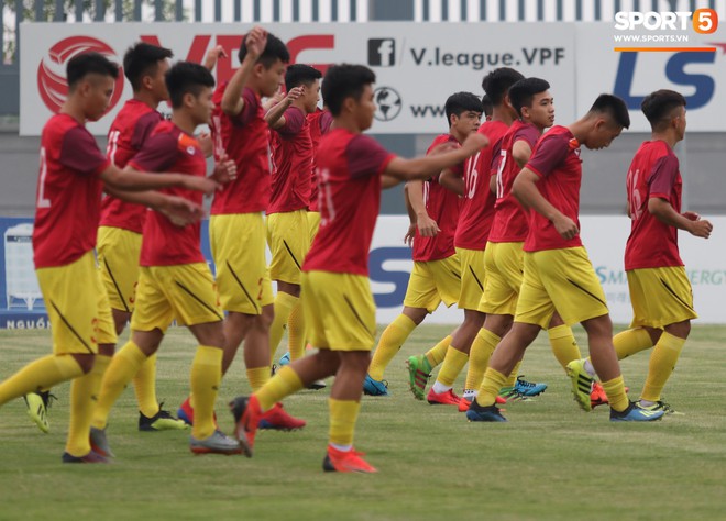 U22 Việt Nam giành chiến thắng vất vả trước đàn em U18  - Ảnh 2.