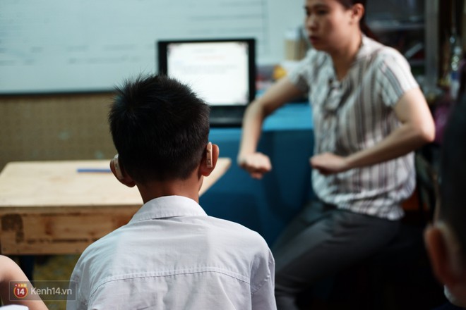 Lớp học thinh lặng giữa S&agrave;i G&ograve;n: Kh&ocirc;ng tiếng giảng b&agrave;i kh&ocirc;ng lời ph&aacute;t biểu, nhưng kh&ocirc;ng tắt hy vọng bao giờ - Ảnh 1.