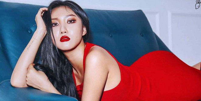 Biểu tượng sexy của Kpop gọi tên Hyuna, Hwasa (MAMAMOO) và loạt idol nữ: đều sở hữu body bức người, thần thái không chê vào đâu được - Ảnh 12.