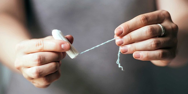 Nữ sinh 21 tuổi bị mắc kẹt tampon trong âm đạo, bác sĩ chỉ ra 3 lưu ý quan trọng khi dùng để tránh tổn thương - Ảnh 2.