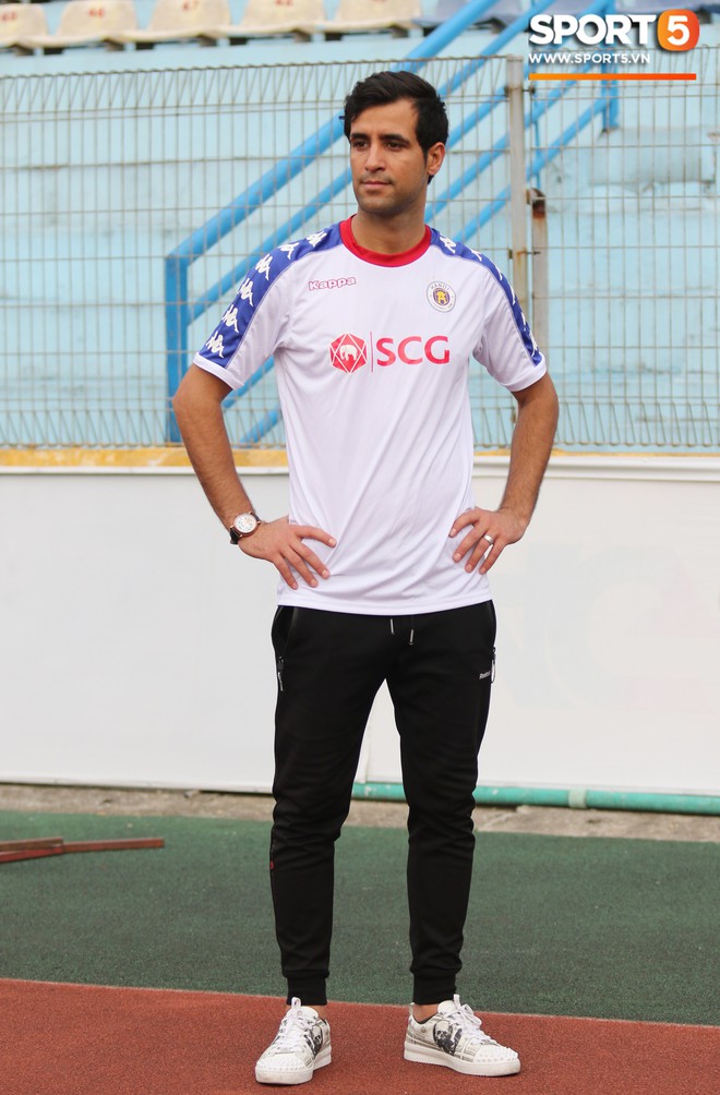 Hà Nội FC chiêu mộ tân binh hơn 10 tỷ đồng: Đẹp trai, thi đấu đa năng và đặc biệt thu hút bởi ánh mắt buồn - Ảnh 3. Hà Nội FC chiêu mộ tân binh hơn 10 tỷ đồng: Đẹp trai, thi đấu đa năng và đặc biệt thu hút bởi ánh mắt buồn - Ảnh 3.