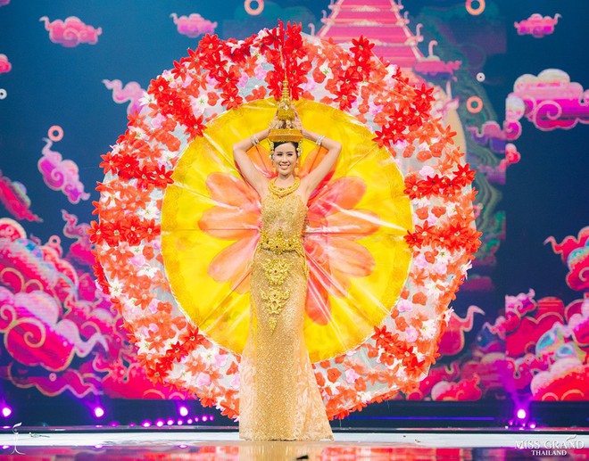 Cả vũ trụ được đưa v&agrave;o quốc phục tại Miss Grand Th&aacute;i 2019: Từ động vật mu&ocirc;n lo&agrave;i đến tr&aacute;i c&acirc;y nhiệt đới, kh&ocirc;ng s&oacute;t thứ g&igrave;! - Ảnh 12.