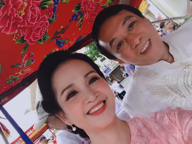 Mẹ chồng - nàng dâu Lan Hương - Bảo Thanh cùng dàn nghệ sĩ Việt diện áo dài truyền thống khoe nét đẹp nền nã giữa lòng thủ đô Hà Nội - Ảnh 1.