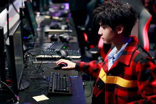 Bất ngờ với h&agrave;ng loạt c&aacute;i t&ecirc;n đ&igrave;nh đ&aacute;m xứ Hoa ngữ l&agrave; t&iacute;n đồ cuồng nhiệt của game - Ảnh 7.