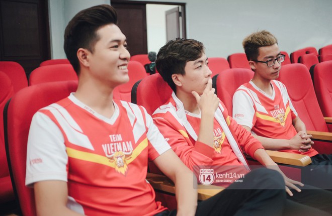 Phỏng vấn độc quyền Team Flash: 5 thành viên Thái Lan WildCard không đáng sợ, chỉ sợ nhất HLV của họ - Ảnh 1.