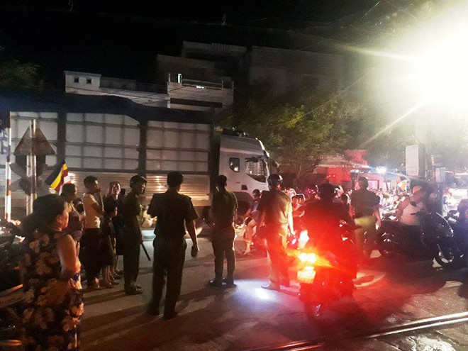 B&igrave;nh Định: Dập tắt đ&aacute;m ch&aacute;y tại n&uacute;i B&agrave; Hỏa trong đ&ecirc;m - Ảnh 1.