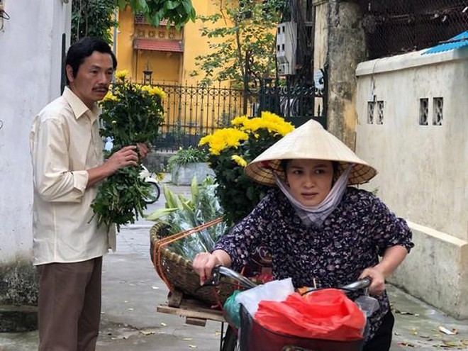 Siêu spoil Về Nhà Đi Con: Chán bán hoa, cô Hạnh chơi lớn bán nhà theo trai, tomboiloichoi tề tựu với Quang xấc xược - Ảnh 4.