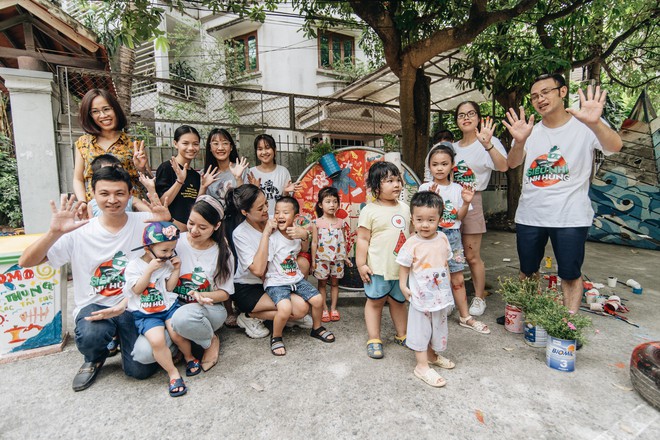 Cuối tuần, mẹ con chị Huệ (Về nhà đi con) cùng tham gia chiến dịch mang sân chơi thật trở lại - Ảnh 4.