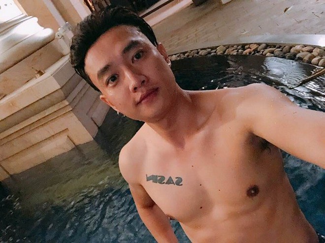 Quốc Trường khoe cơ bắp săn chắc sau thời gian chăm chỉ tập luyện để thoát kiếp “6 múi dồn 1” - Ảnh 2. Quốc Trường khoe cơ bắp săn chắc sau thời gian chăm chỉ tập luyện để thoát kiếp “6 múi dồn 1” - Ảnh 2.