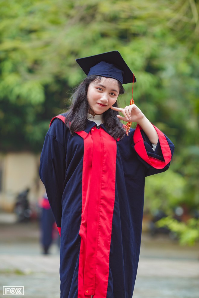 Nữ sinh thủ khoa kỳ thi THPT Quốc gia 2019: Chưa từng học thêm, chỉ chăm chỉ luyện đề thi thử ở nhà - Ảnh 2.