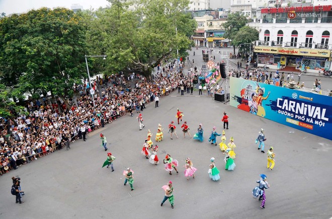 Người dân thủ đô thích thú với màn Carnival sôi động nhân dịp kỉ niệm 20 năm Hà Nội - thành phố vì hoà bình - Ảnh 15.