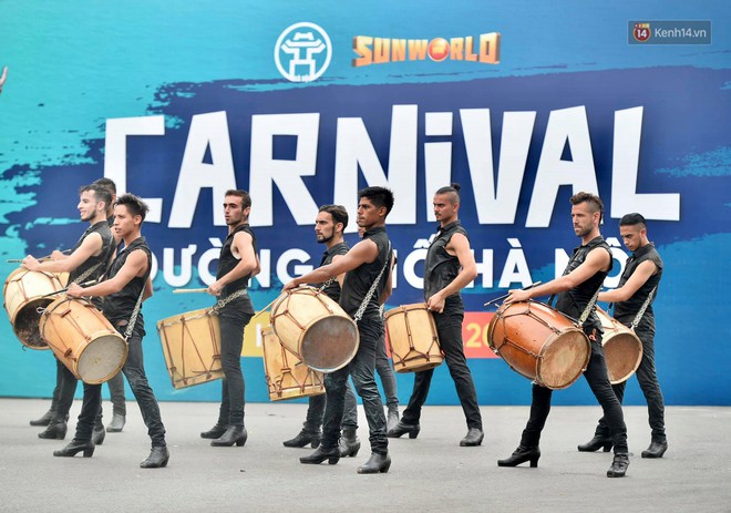 Người dân thủ đô thích thú với màn Carnival sôi động nhân dịp kỉ niệm 20 năm Hà Nội - thành phố vì hoà bình - Ảnh 6.