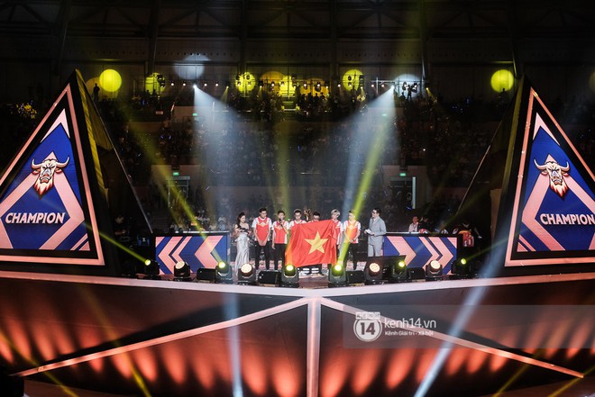 ADC được vinh danh l&agrave; tuyển thủ hay nhất tại AWC 2019, nhận giải thưởng c&aacute; nh&acirc;n trị gi&aacute; 230 triệu đồng - Ảnh 4.
