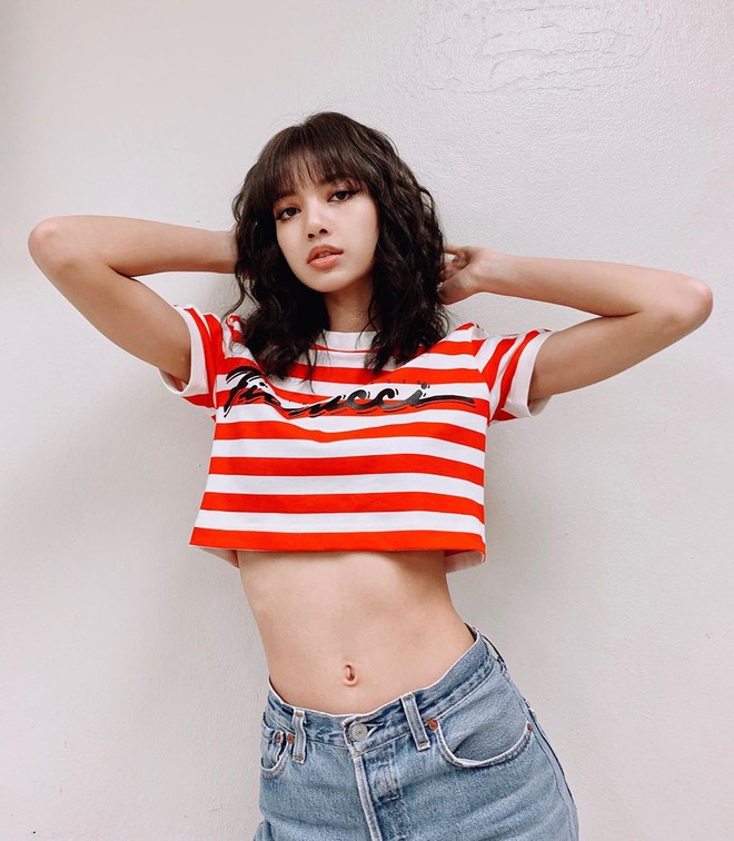 Lisa (BLACKPINK) lại khiến netizen mất máu với ảnh 4 triệu like: Để tóc đen thôi mà sexy gấp bội, ai chịu được đây? - Ảnh 2.