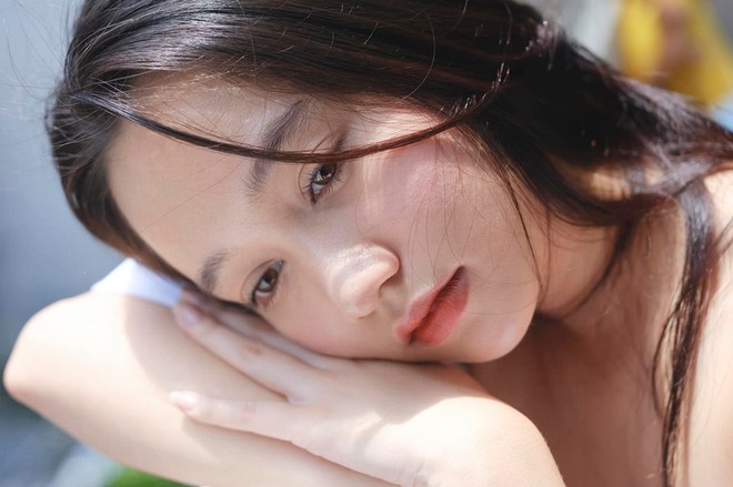 Với v&agrave;i n&eacute;t ảnh sương sương, nữ ch&iacute;nh Mắt biếc khiến d&acirc;n t&igrave;nh đổ rầm v&igrave; đẹp trong veo, thần th&aacute;i đ&uacute;ng chuẩn nh&acirc;n vật H&agrave; Lan! - Ảnh 4.
