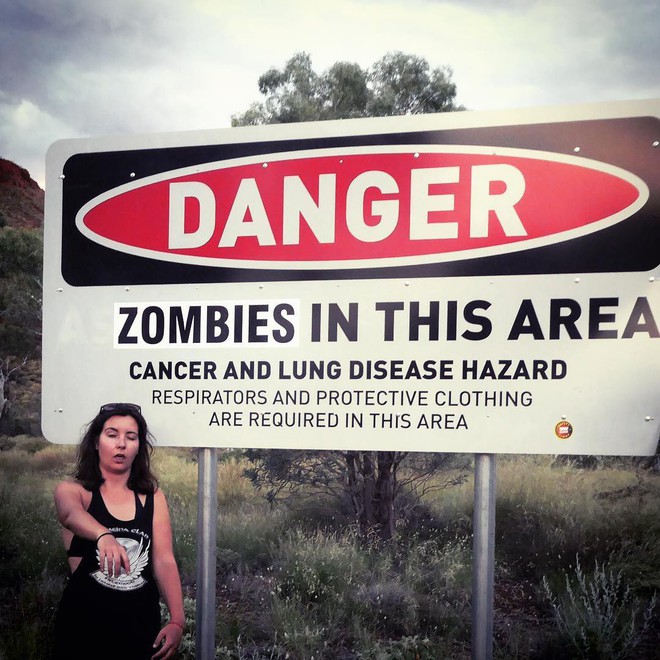 Góc ngược đời: Bị cảnh báo nhiều lần vì nguy hiểm chết người nhưng du khách vẫn kéo đến thị trấn ma ở Úc để... check-in - Ảnh 2.