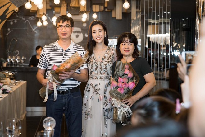 Đỗ Mỹ Linh c&ugrave;ng mẹ đăng k&yacute; hiến tạng: nghĩa cử cao đẹp xứng tầm danh hiệu Hoa hậu nh&acirc;n &aacute;i tại Miss World 2017 - Ảnh 1.