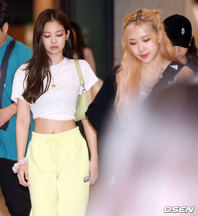 Màn đọ sắc hot nhất hôm nay: Jennie bị 2 em út BLACKPINK lấn át, suýt bị nữ thần U40 hack tuổi chiếm spotlight - Ảnh 7.