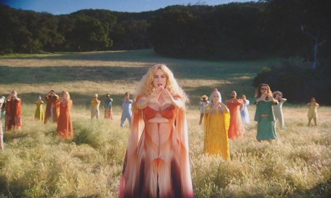 Các nữ nghệ sĩ sở hữu nhiều MV trên 100 triệu view nhất: Ngay cả Taylor Swift, Katy Perry và Rihanna đều phải chào thua cái tên này - Ảnh 4.
