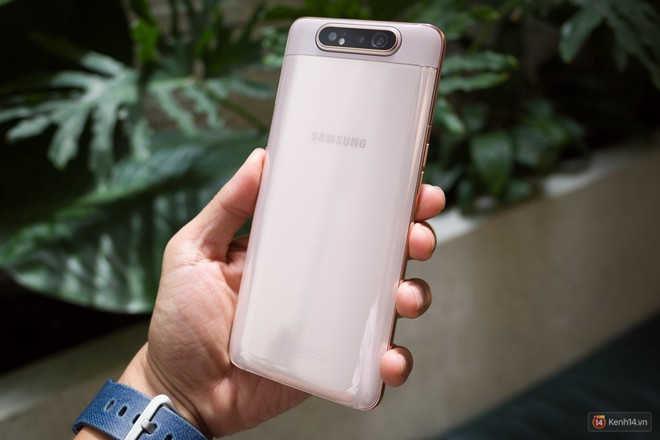 Trên tay Samsung Galaxy A80: Chiếc điện thoại hứa hẹn làm chao đảo cộng đồng livestream trong năm nay - Ảnh 1.