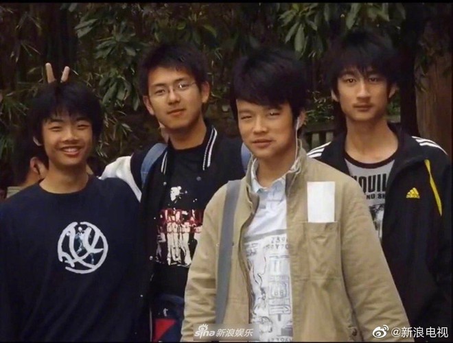 Lộ ảnh thời ngố t&agrave;u của L&yacute; Hiện: Ai m&agrave; ngờ L&atilde;o Đại so&aacute;i kh&iacute; ng&uacute;t ng&agrave;n c&oacute; m&agrave;n dậy th&igrave; ấn tượng thế n&agrave;y - Ảnh 6.