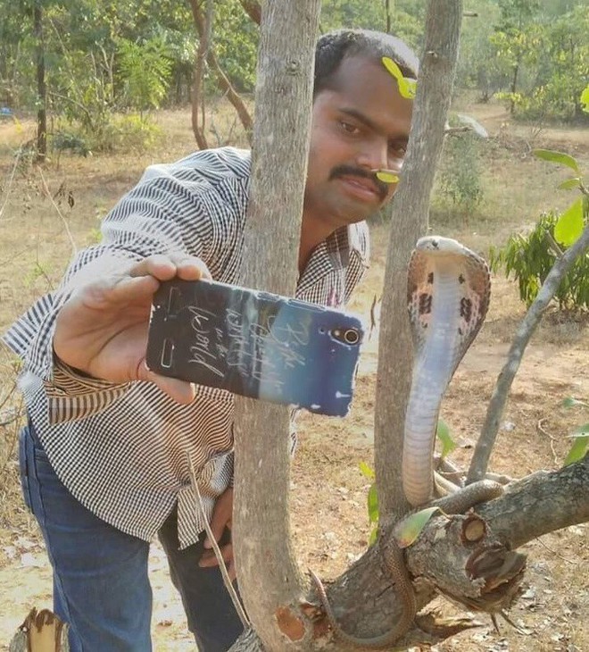 Những bức ảnh selfie bất chấp cho ch&uacute;ng ta thấy mạng x&atilde; hội đ&atilde; chi phối v&agrave; thao t&uacute;ng ch&uacute;ng ta như thế n&agrave;o - Ảnh 4.