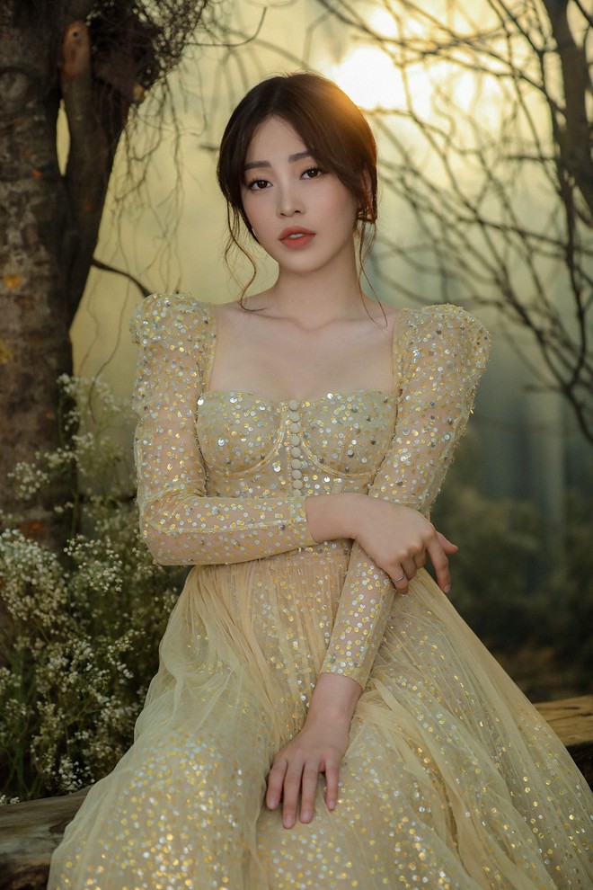 Top 3 Hoa hậu Việt Nam diện váy cưới đọ sắc nhưng khuôn ngực căng đầy ở tuổi 19 của Tiểu Vy nổi bật hơn cả - Ảnh 5.