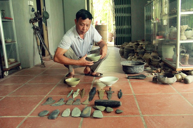 Bắc Giang: Kỳ lạ người đàn ông lưu giữ kho cổ vật hàng nghìn năm chất đống quanh nhà - Ảnh 5.