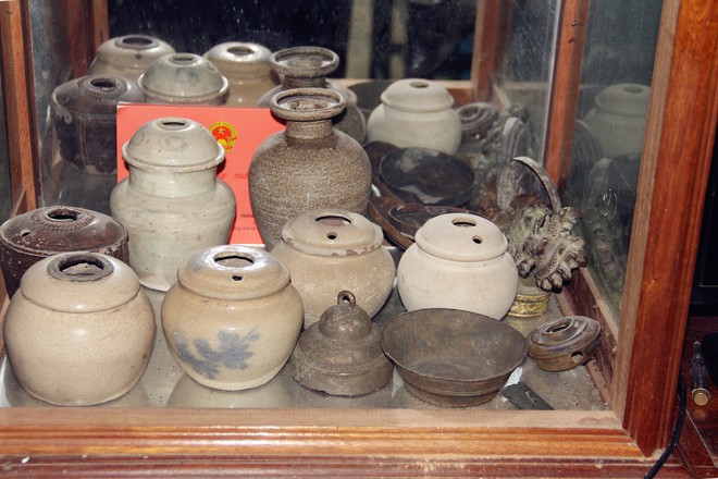 Bắc Giang: Kỳ lạ người đàn ông lưu giữ kho cổ vật hàng nghìn năm chất đống quanh nhà - Ảnh 14.